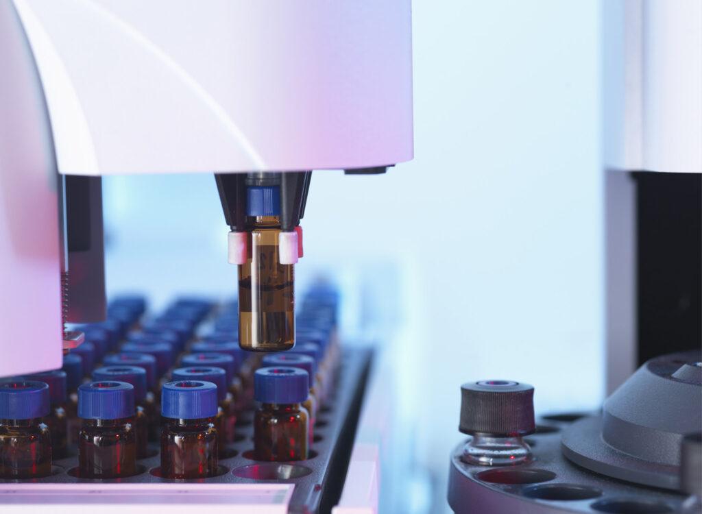 Chromatographie liquide machine HPLC - exctraction-copeaux-chene-molécules-tanins